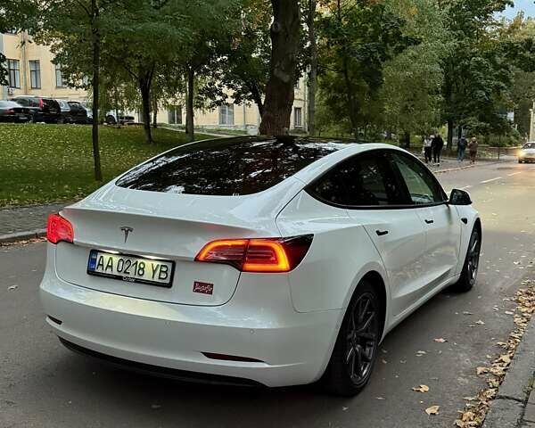 Тесла Модель 3 2021 у Києві на Automoto.ua Білий Тесла Модель 3, об'ємом двигуна 0 л та пробігом 105 тис. км за 19500 $, фото 3 на Automoto.ua