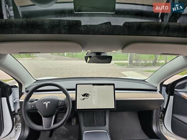 Білий Тесла Модель 3, об'ємом двигуна 0 л та пробігом 25 тис. км за 29000 $, фото 23 на Automoto.ua
