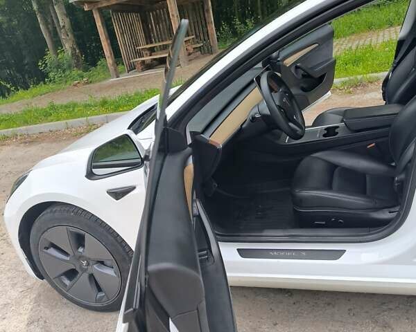 Белый Тесла Модель 3, объемом двигателя 0 л и пробегом 55 тыс. км за 17650 $, фото 16 на Automoto.ua