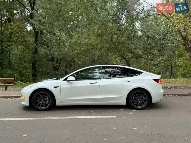 Тесла Модель 3 2021 у Києві на Automoto.ua Білий Тесла Модель 3, об'ємом двигуна 0 л та пробігом 105 тис. км за 19500 $, фото 1 на Automoto.ua