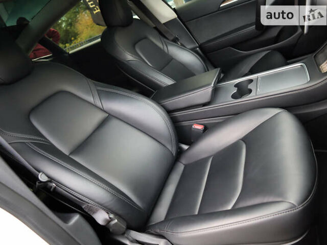 Белый Тесла Модель 3, объемом двигателя 0 л и пробегом 35 тыс. км за 21000 $, фото 10 на Automoto.ua