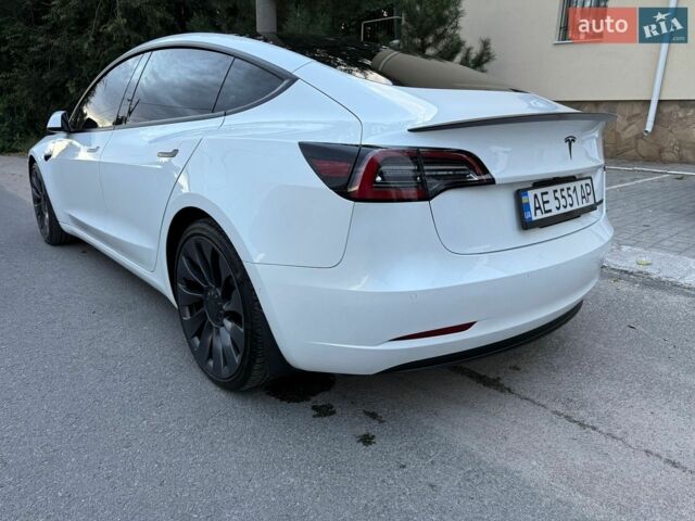 Білий Тесла Модель 3, об'ємом двигуна 0 л та пробігом 51 тис. км за 24999 $, фото 2 на Automoto.ua