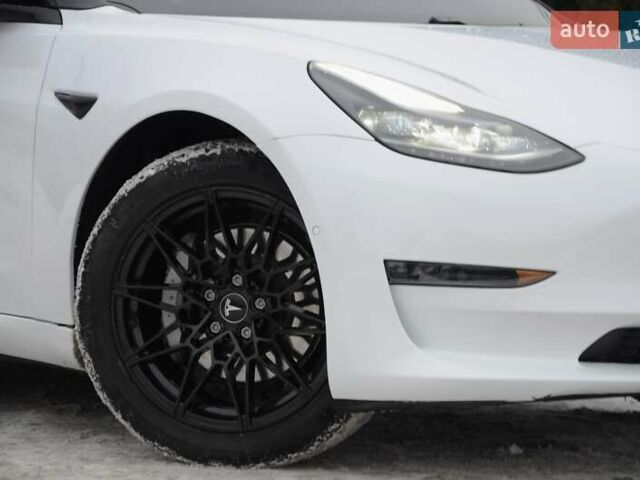 Белый Тесла Модель 3, объемом двигателя 0 л и пробегом 37 тыс. км за 17999 $, фото 12 на Automoto.ua