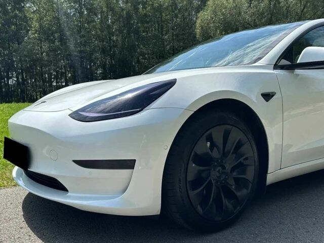 Белый Тесла Модель 3, объемом двигателя 0 л и пробегом 71 тыс. км за 12500 $, фото 2 на Automoto.ua