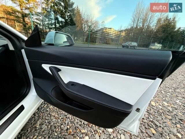 Білий Тесла Модель 3, об'ємом двигуна 0 л та пробігом 100 тис. км за 20799 $, фото 38 на Automoto.ua