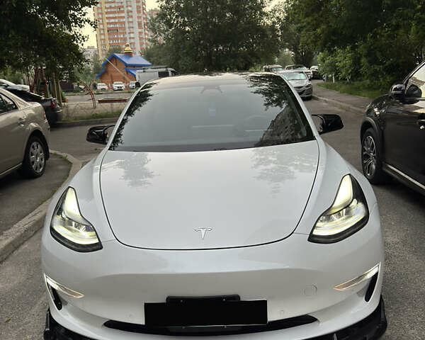 Білий Тесла Модель 3, об'ємом двигуна 0 л та пробігом 75 тис. км за 23500 $, фото 3 на Automoto.ua