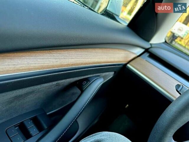 Білий Тесла Модель 3, об'ємом двигуна 0 л та пробігом 86 тис. км за 19888 $, фото 9 на Automoto.ua