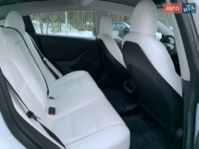 Білий Тесла Модель 3, об'ємом двигуна 0 л та пробігом 81 тис. км за 18950 $, фото 20 на Automoto.ua