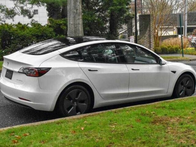 Белый Тесла Модель 3, объемом двигателя 0 л и пробегом 47 тыс. км за 7600 $, фото 3 на Automoto.ua