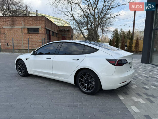Белый Тесла Модель 3, объемом двигателя 0 л и пробегом 37 тыс. км за 19999 $, фото 28 на Automoto.ua