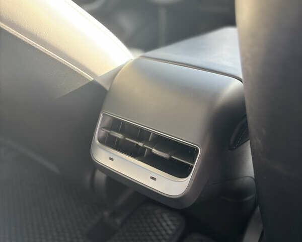 Білий Тесла Модель 3, об'ємом двигуна 0 л та пробігом 106 тис. км за 18900 $, фото 37 на Automoto.ua