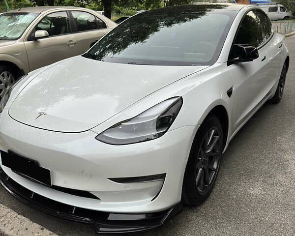 Білий Тесла Модель 3, об'ємом двигуна 0 л та пробігом 75 тис. км за 23500 $, фото 1 на Automoto.ua