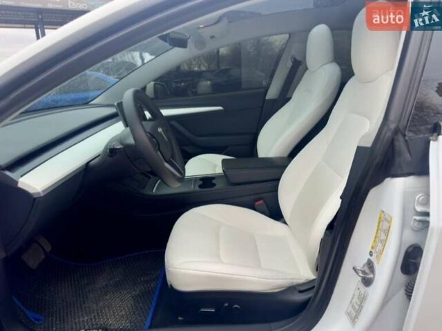 Білий Тесла Модель 3, об'ємом двигуна 0 л та пробігом 84 тис. км за 18900 $, фото 10 на Automoto.ua
