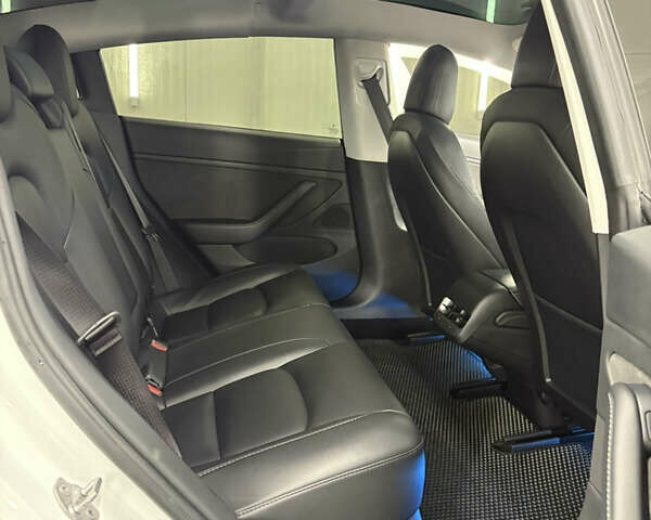 Білий Тесла Модель 3, об'ємом двигуна 0 л та пробігом 113 тис. км за 20200 $, фото 81 на Automoto.ua