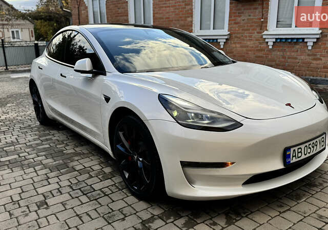 Белый Тесла Модель 3, объемом двигателя 0 л и пробегом 90 тыс. км за 23000 $, фото 1 на Automoto.ua