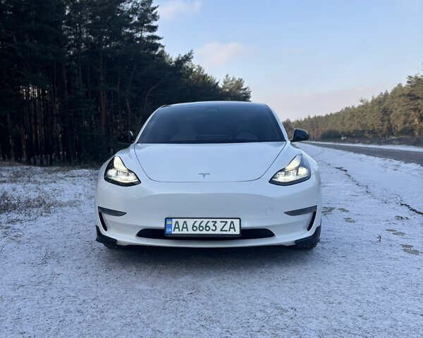 Білий Тесла Модель 3, об'ємом двигуна 0 л та пробігом 106 тис. км за 18900 $, фото 1 на Automoto.ua