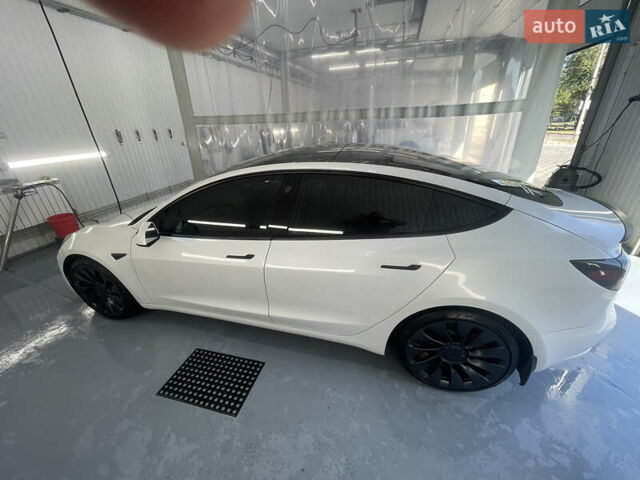 Белый Тесла Модель 3, объемом двигателя 0 л и пробегом 19 тыс. км за 39900 $, фото 2 на Automoto.ua