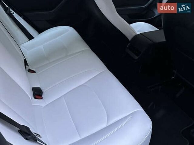 Білий Тесла Модель 3, об'ємом двигуна 0 л та пробігом 64 тис. км за 19999 $, фото 8 на Automoto.ua