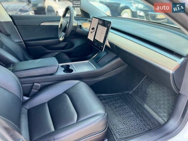 Белый Тесла Модель 3, объемом двигателя 0 л и пробегом 79 тыс. км за 17249 $, фото 27 на Automoto.ua