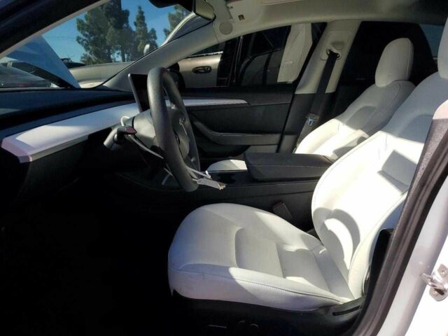 Белый Тесла Модель 3, объемом двигателя 0 л и пробегом 40 тыс. км за 4500 $, фото 6 на Automoto.ua