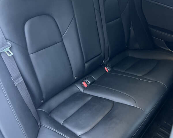 Білий Тесла Модель 3, об'ємом двигуна 0 л та пробігом 181 тис. км за 19000 $, фото 8 на Automoto.ua