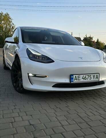 Білий Тесла Модель 3, об'ємом двигуна 0 л та пробігом 80 тис. км за 25500 $, фото 1 на Automoto.ua