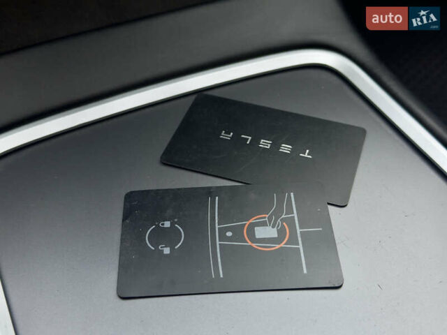 Білий Тесла Модель 3, об'ємом двигуна 0 л та пробігом 84 тис. км за 18300 $, фото 23 на Automoto.ua