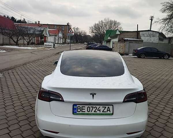 Білий Тесла Модель 3, об'ємом двигуна 0 л та пробігом 106 тис. км за 17000 $, фото 3 на Automoto.ua