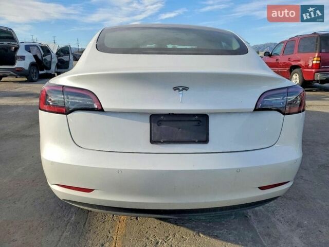 Белый Тесла Модель 3, объемом двигателя 0 л и пробегом 82 тыс. км за 4000 $, фото 5 на Automoto.ua