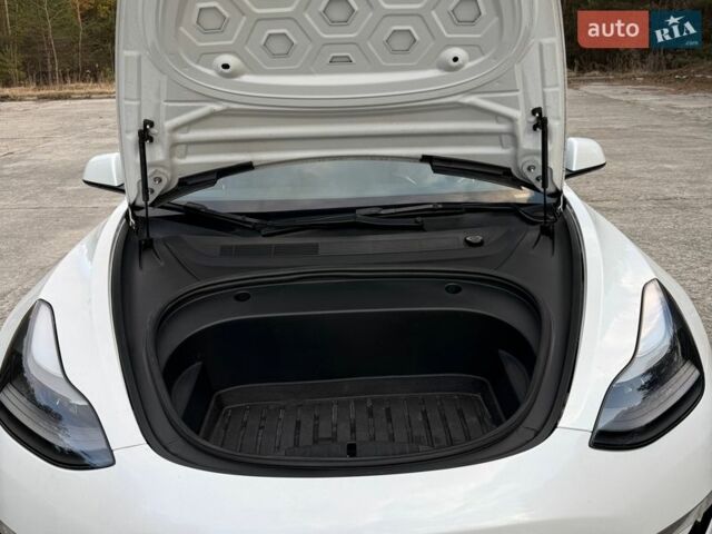 Белый Тесла Модель 3, объемом двигателя 0 л и пробегом 46 тыс. км за 20000 $, фото 13 на Automoto.ua