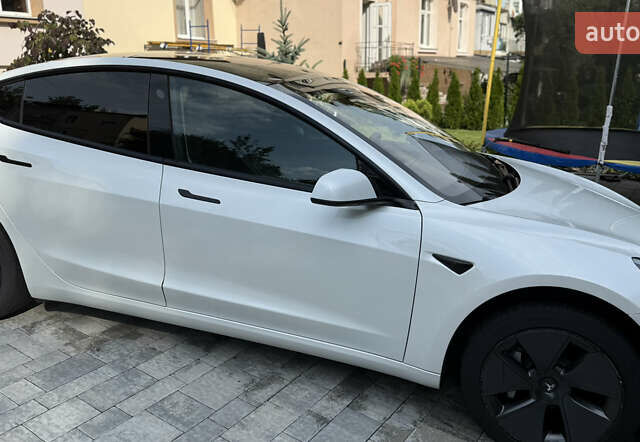 Білий Тесла Модель 3, об'ємом двигуна 0 л та пробігом 32 тис. км за 26900 $, фото 12 на Automoto.ua