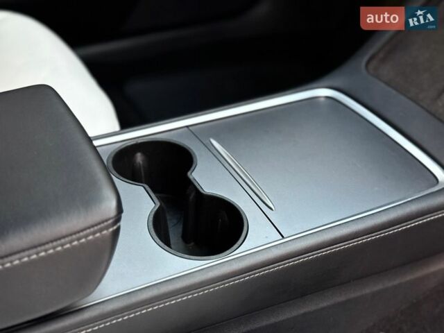 Білий Тесла Модель 3, об'ємом двигуна 0 л та пробігом 62 тис. км за 18500 $, фото 34 на Automoto.ua