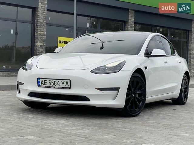 Білий Тесла Модель 3, об'ємом двигуна 0 л та пробігом 91 тис. км за 18500 $, фото 10 на Automoto.ua