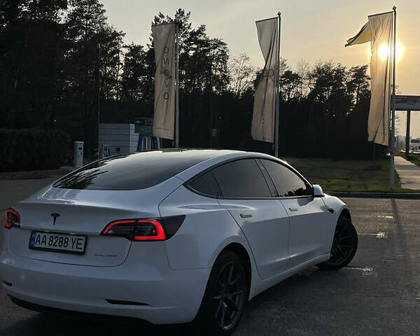 Тесла Модель 3 2021 в Киеве на Automoto.ua Белый Тесла Модель 3, объемом двигателя 0 л и пробегом 54 тыс. км за 21800 $, фото 1 на Automoto.ua