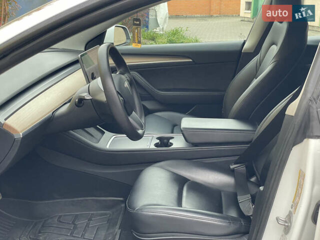 Белый Тесла Модель 3, объемом двигателя 0 л и пробегом 34 тыс. км за 18000 $, фото 55 на Automoto.ua