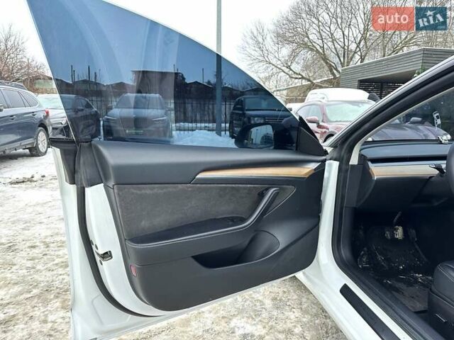 Белый Тесла Модель 3, объемом двигателя 0 л и пробегом 37 тыс. км за 17999 $, фото 20 на Automoto.ua