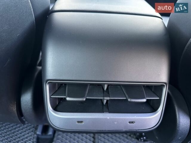 Білий Тесла Модель 3, об'ємом двигуна 0 л та пробігом 65 тис. км за 17950 $, фото 26 на Automoto.ua