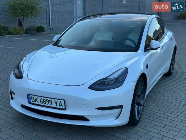Белый Тесла Модель 3, объемом двигателя 0 л и пробегом 97 тыс. км за 17799 $, фото 5 на Automoto.ua