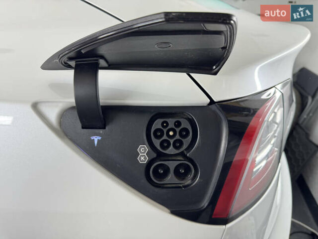Белый Тесла Модель 3, объемом двигателя 0 л и пробегом 45 тыс. км за 29000 $, фото 12 на Automoto.ua