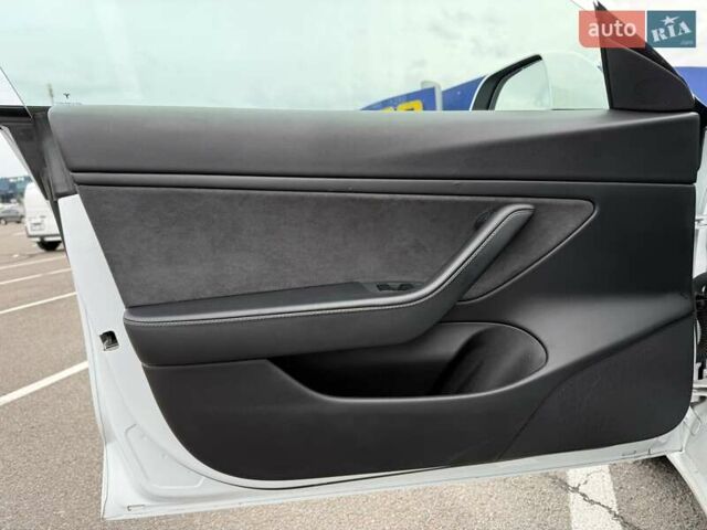 Білий Тесла Модель 3, об'ємом двигуна 0 л та пробігом 129 тис. км за 23500 $, фото 20 на Automoto.ua