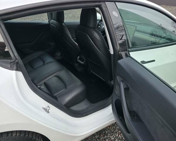 Білий Тесла Модель 3, об'ємом двигуна 0 л та пробігом 171 тис. км за 14200 $, фото 12 на Automoto.ua