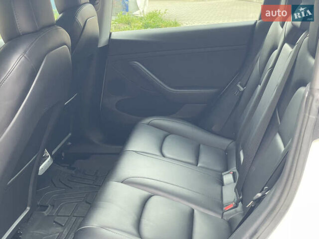 Белый Тесла Модель 3, объемом двигателя 0 л и пробегом 34 тыс. км за 18000 $, фото 58 на Automoto.ua