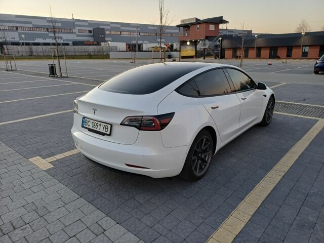 Белый Тесла Модель 3, объемом двигателя 0 л и пробегом 80 тыс. км за 18500 $, фото 11 на Automoto.ua