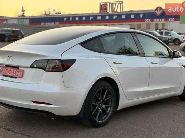 Белый Тесла Модель 3, объемом двигателя 0 л и пробегом 266 тыс. км за 13900 $, фото 4 на Automoto.ua