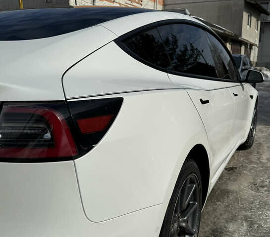 Білий Тесла Модель 3, об'ємом двигуна 0 л та пробігом 91 тис. км за 16700 $, фото 13 на Automoto.ua