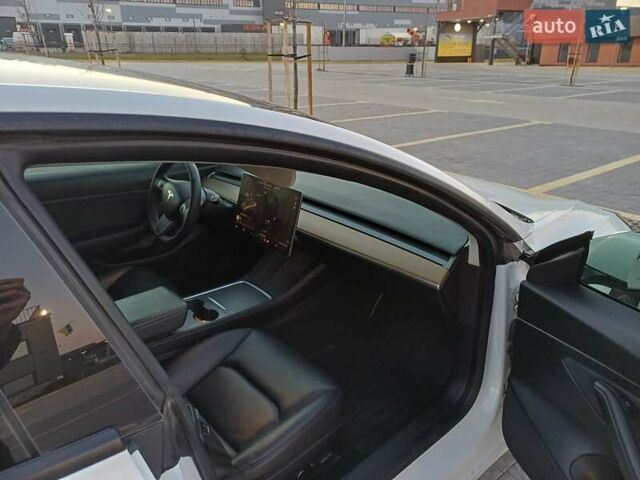 Белый Тесла Модель 3, объемом двигателя 0 л и пробегом 80 тыс. км за 19900 $, фото 8 на Automoto.ua