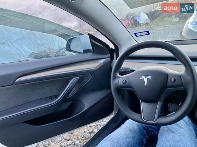 Белый Тесла Модель 3, объемом двигателя 0 л и пробегом 27 тыс. км за 19750 $, фото 21 на Automoto.ua