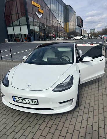Білий Тесла Модель 3, об'ємом двигуна 0 л та пробігом 85 тис. км за 23999 $, фото 6 на Automoto.ua
