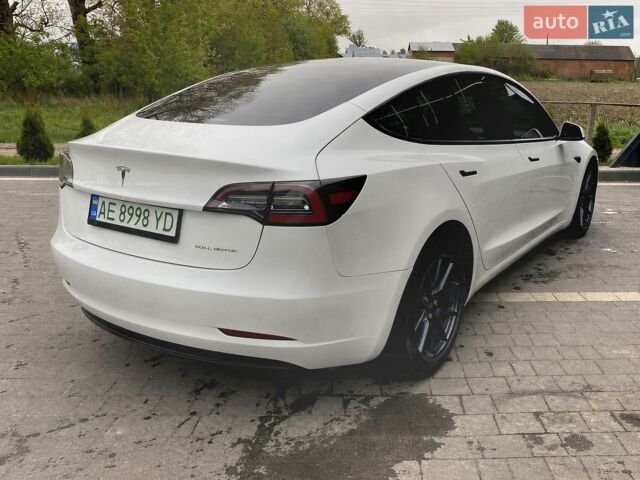 Білий Тесла Модель 3, об'ємом двигуна 0 л та пробігом 53 тис. км за 13800 $, фото 2 на Automoto.ua