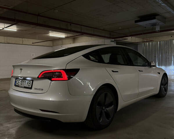 Білий Тесла Модель 3, об'ємом двигуна 0 л та пробігом 67 тис. км за 24500 $, фото 4 на Automoto.ua